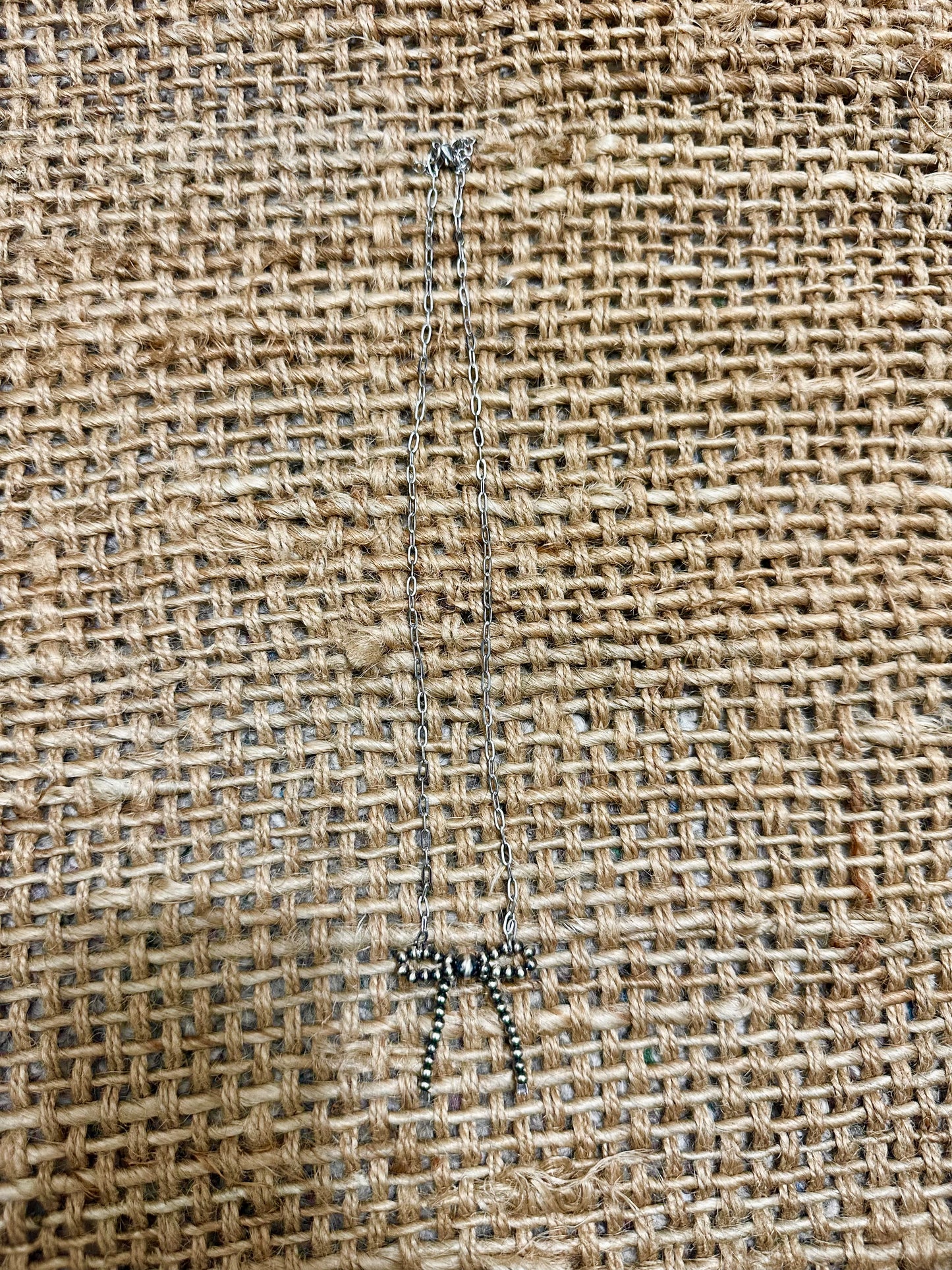 The mini bow necklace