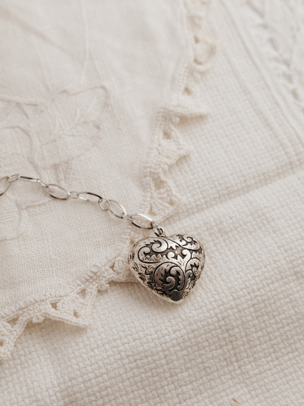 the vintage heart lariat necklace