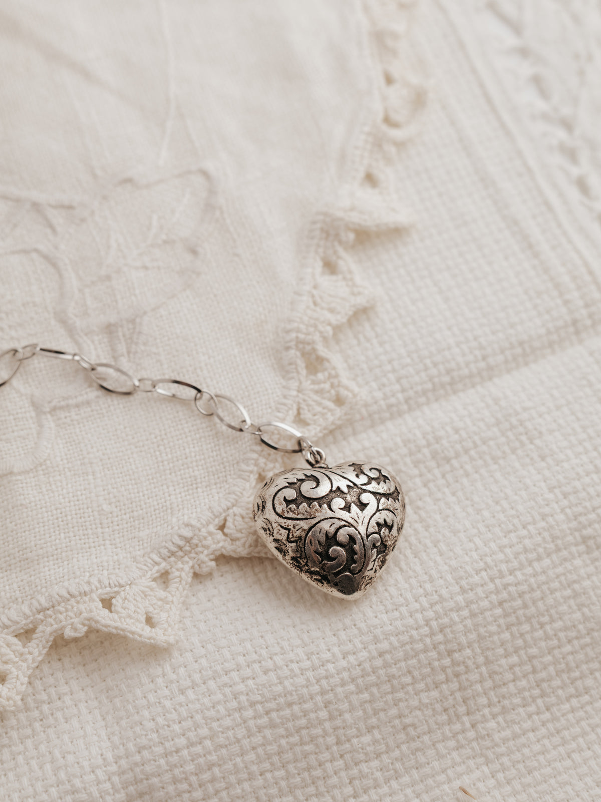 the vintage heart lariat necklace