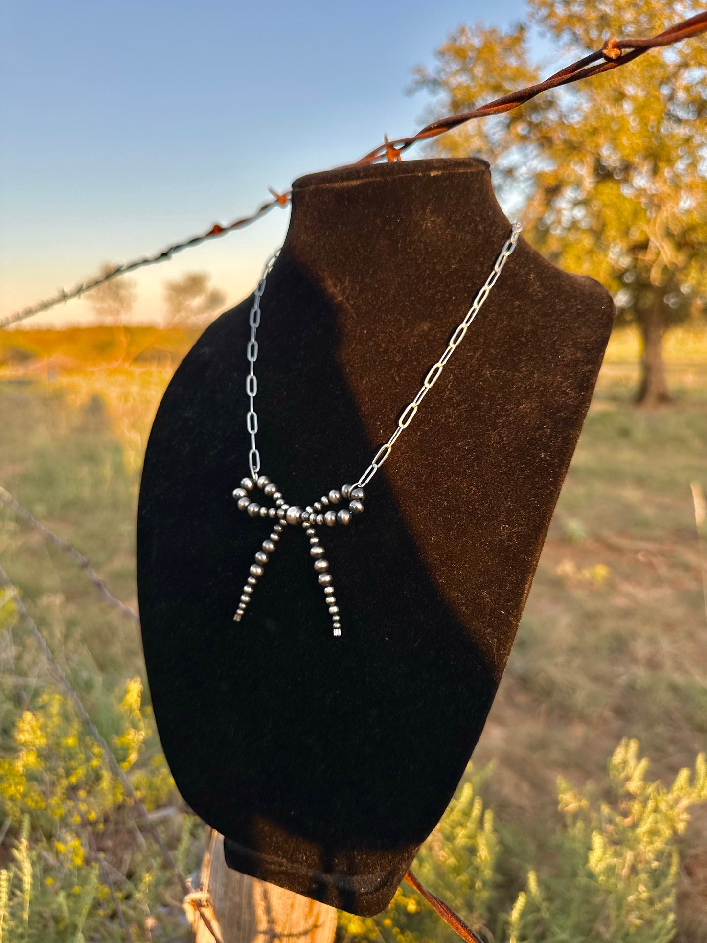 the big bow necklace