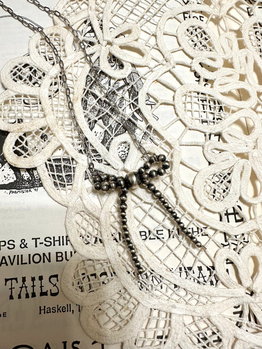 the medium bow necklace