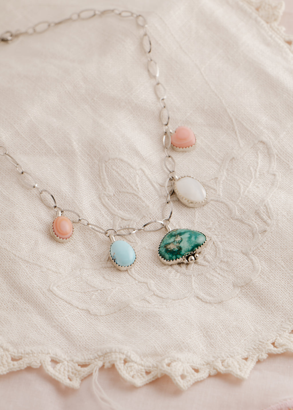 the desert rose choker